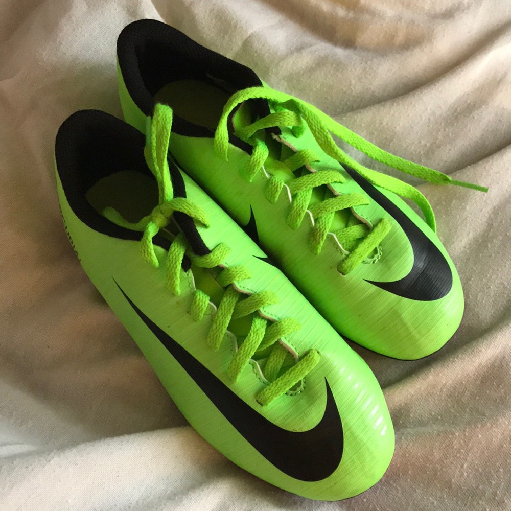 Youth size 1.5 soccer cleats Nike Meecurial